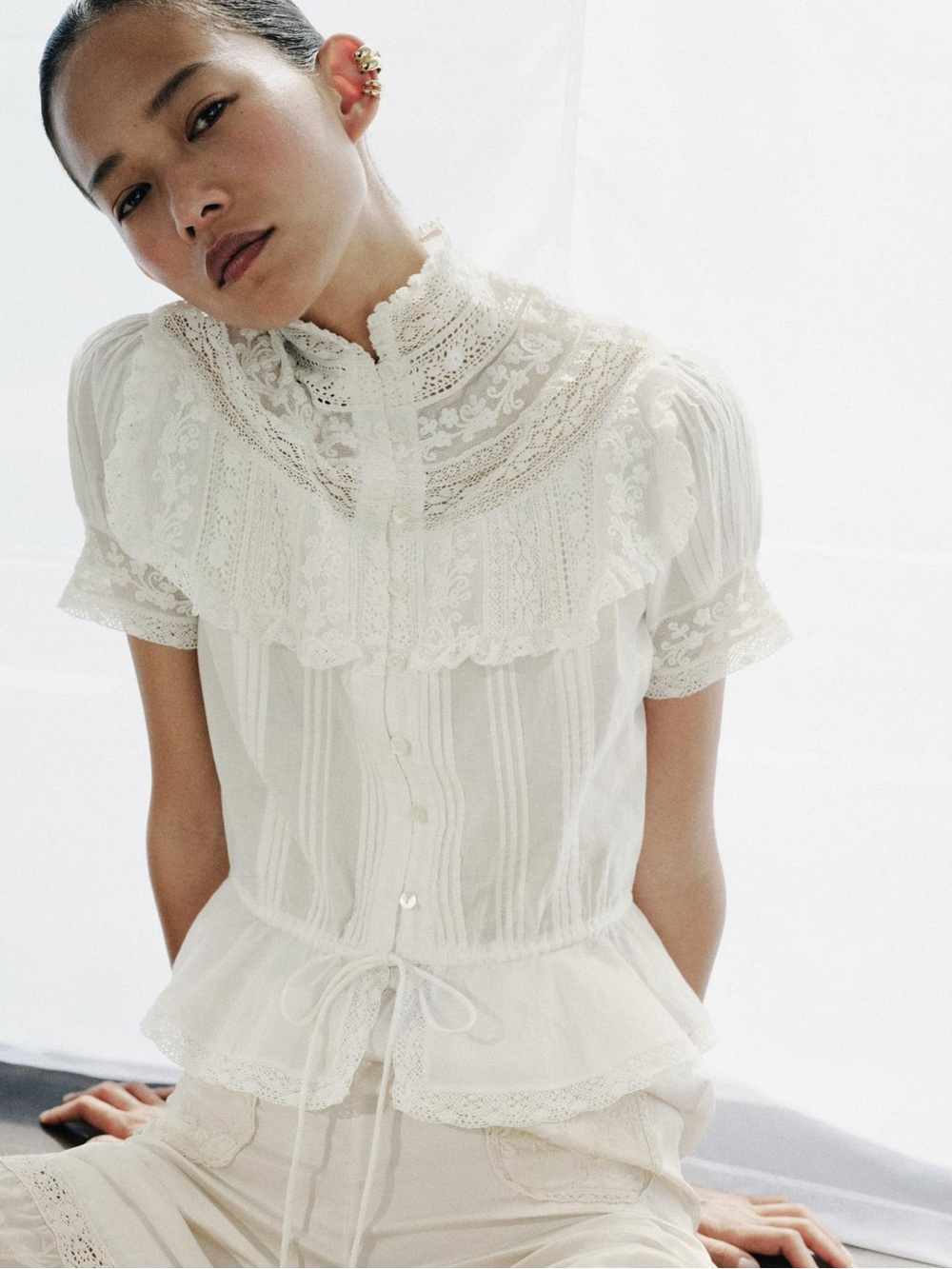 EMBROIDERED LACE PLEATED BLOUSE
Zara Cream Lace-Trim Victorian Peplum Blouse